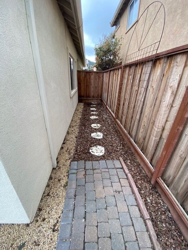 Building Photo - LAS PALMAS II 3 BED/ 2 BATH HOUSE FOR RENT