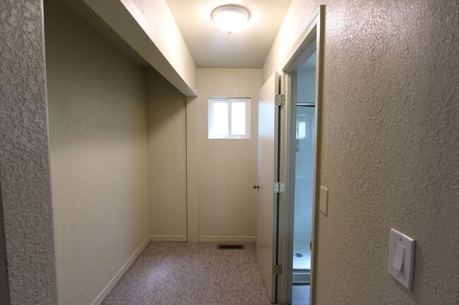 Building Photo - MOVE IN READY! Spacious 4-Bedroom Coconino...
