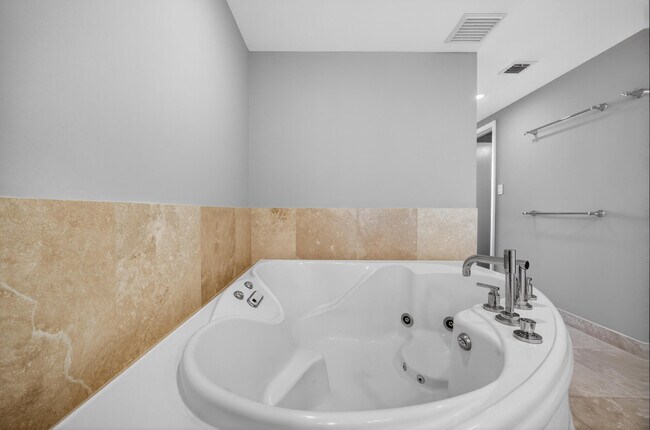 Building Photo - 45 Hendricks Isle