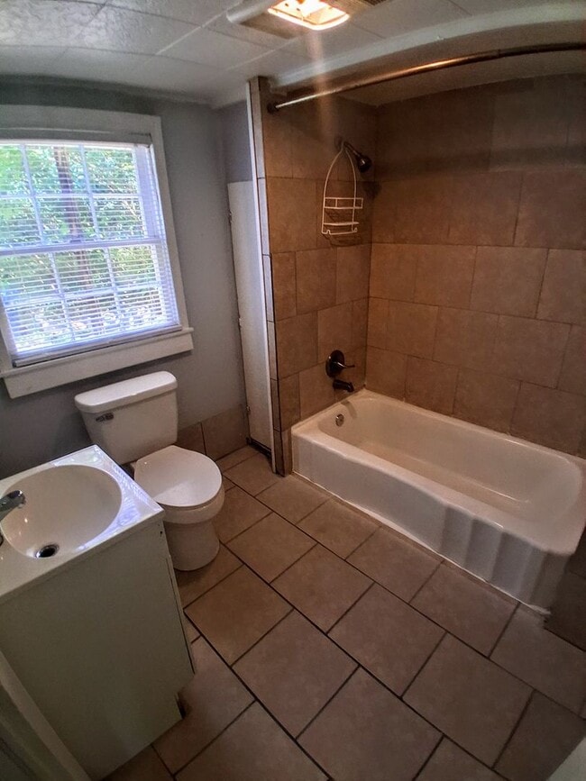 Building Photo - Charming 2 Bedroom Home in the Heart of Oxford!