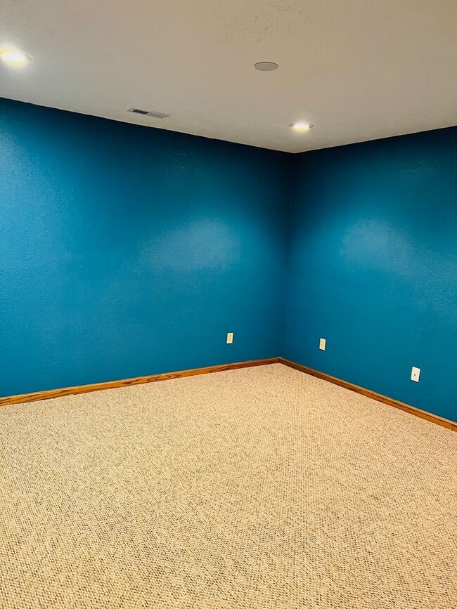 Building Photo - Half off Move In Month Rent!