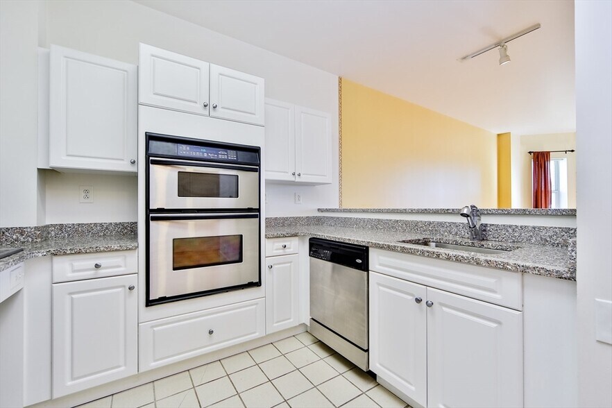 Primary Photo - 1 Cityview Ln