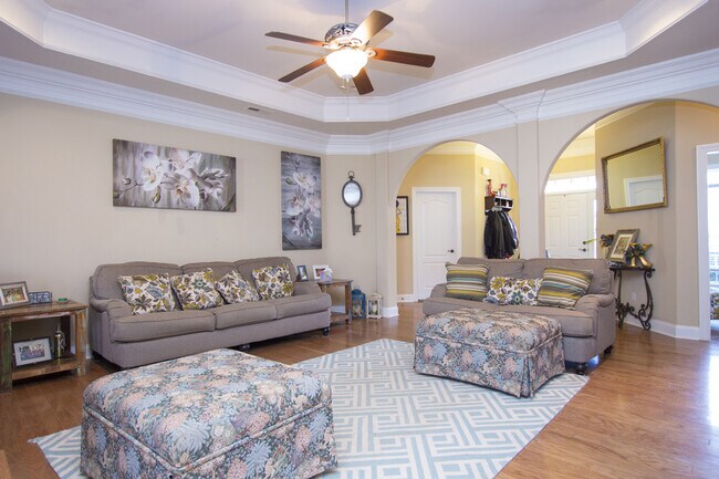 Building Photo - Exquisitely Maintained Home in the Coveted Goldsmith - Schiffman/ Hsv High school