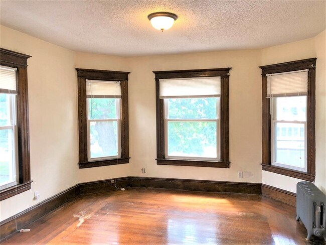Building Photo - 17 Kenwood Terrace