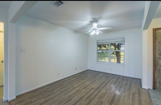 Building Photo - 3349 Eagle Point W Ave