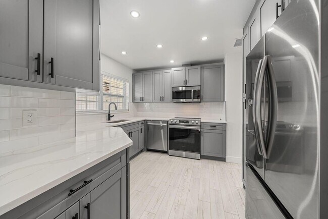 Building Photo - 908 Hibiscus Dr