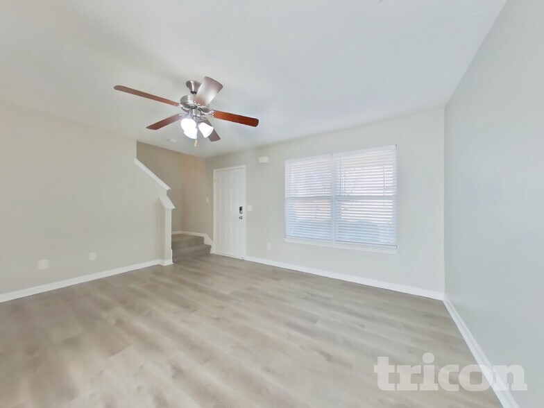 Building Photo - 1301 Rainglen Cove