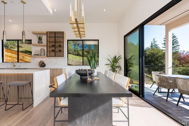 Building Photo - 1580 Clear Ridge Dr