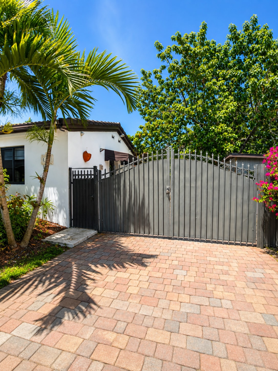 Private entrance - 13700 N Miami Ave