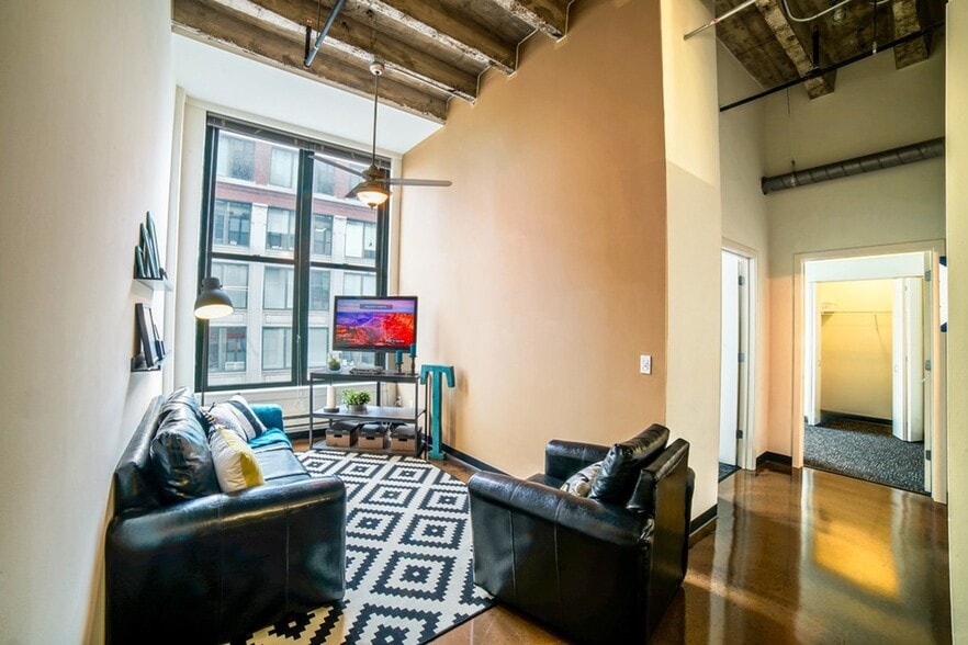 Building Photo - Tailor Lofts Student Living
