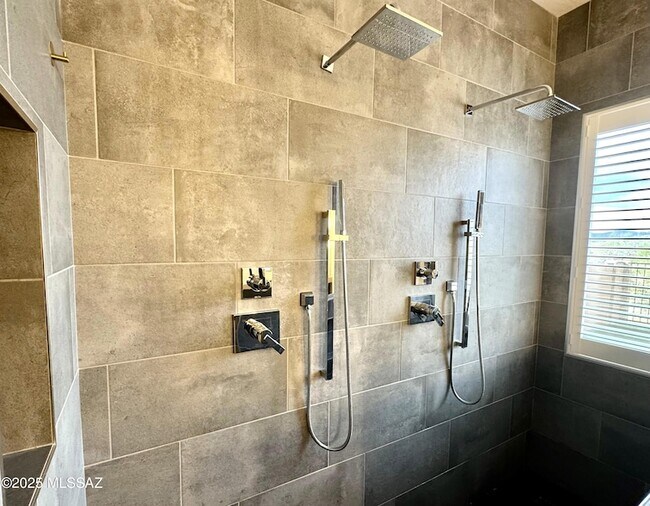 Building Photo - 13743 N High Mountain View Pl