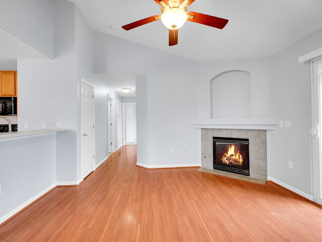 Building Photo - $1,745.95, Gorgeous 2-bed, 2-bath condo located in Aurora.