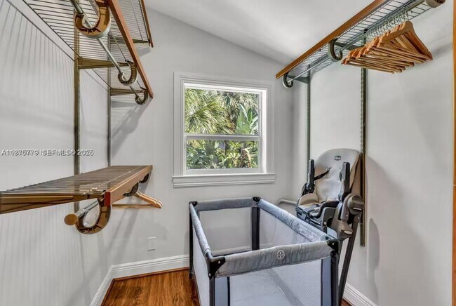 Building Photo - 110 SE 11th Ave