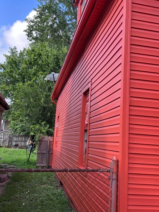 Building Photo - 722 Jackson Ave