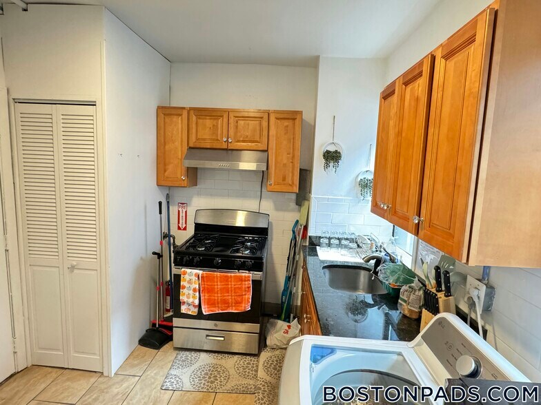 Building Photo - 871 Harrison Ave