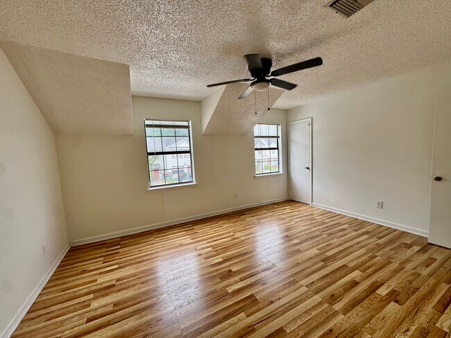 Building Photo - 127 E Pamela Dr