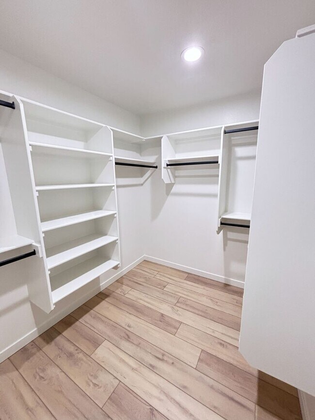 Building Photo - 3 Bedroom, 2.5 Bathroom New Build Available Now!