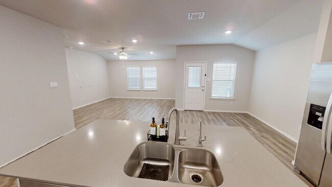 Building Photo - "Spacious 4-Bedroom Gem on Luella Drive – Your Perfect Killeen Retreat!"