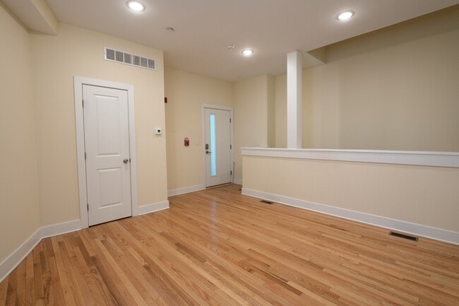 Building Photo - 915 N 19th St