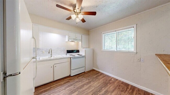 Building Photo - 16567 Farm to Market Rd 2154