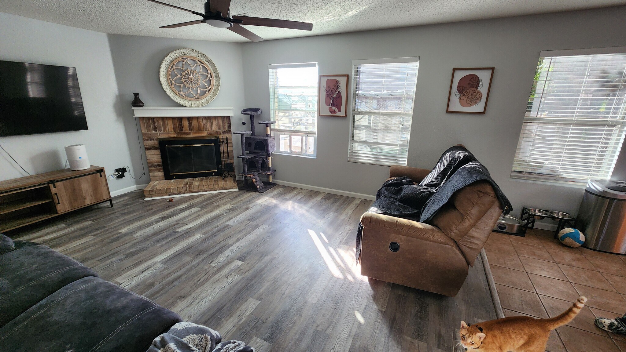 Building Photo - 16125 Hollyhill Ct