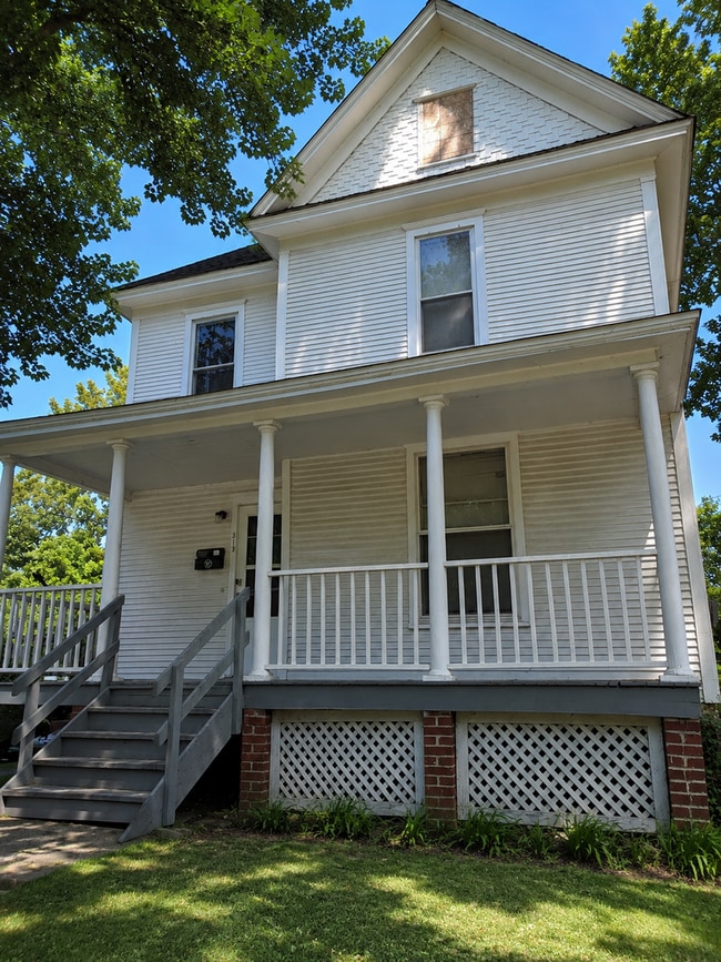 Building Photo - 312 S Coler Ave
