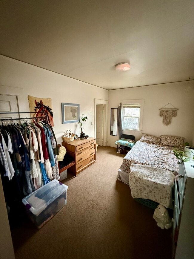 Building Photo - 612 S 4th St W