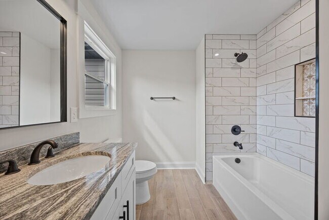 Building Photo - 387 Lake Farm Dr
