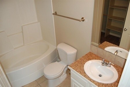 Building Photo - Beautiful Caldwell home