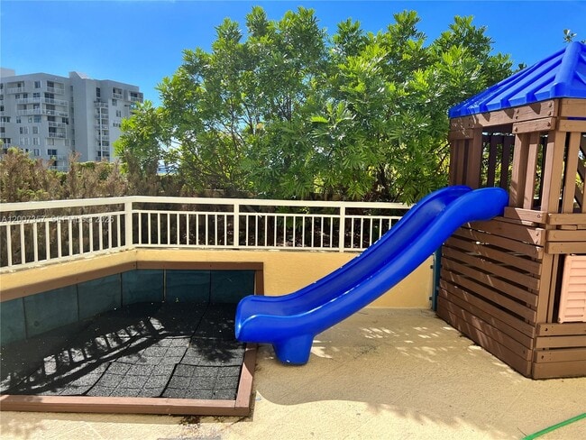 Building Photo - 2475 Brickell Ave