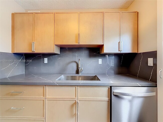 Building Photo - 6211 SW 37th St