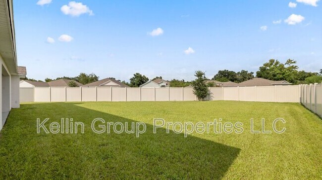 Building Photo - 4762 Drake Ave
