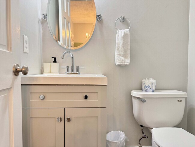 Building Photo - 1275 Sweet Pine Dr