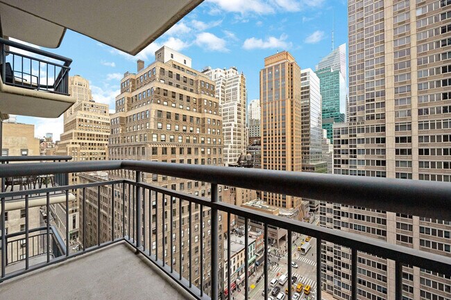 Building Photo - 68 W 37th St