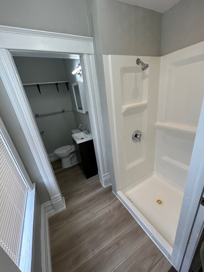 Building Photo - 77 W 23rd St