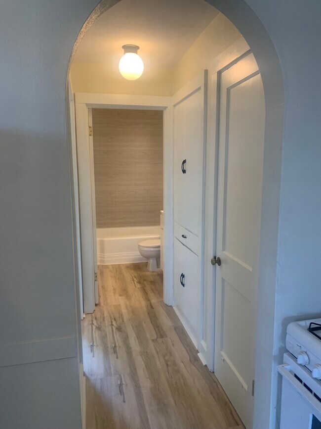 Building Photo - 432 E 20th St