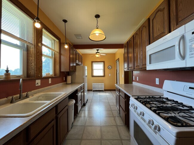 Building Photo - 1398 Alta Vista St