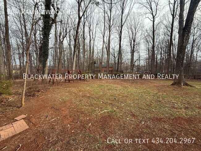 Building Photo - 704 Ramblewood Rd