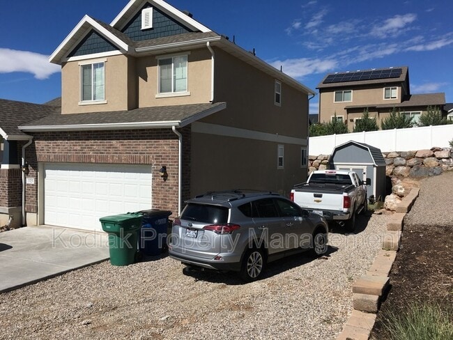 Building Photo - 3325 Redshoulder Dr