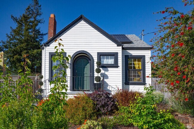 Building Photo - 2542 Wilbur St