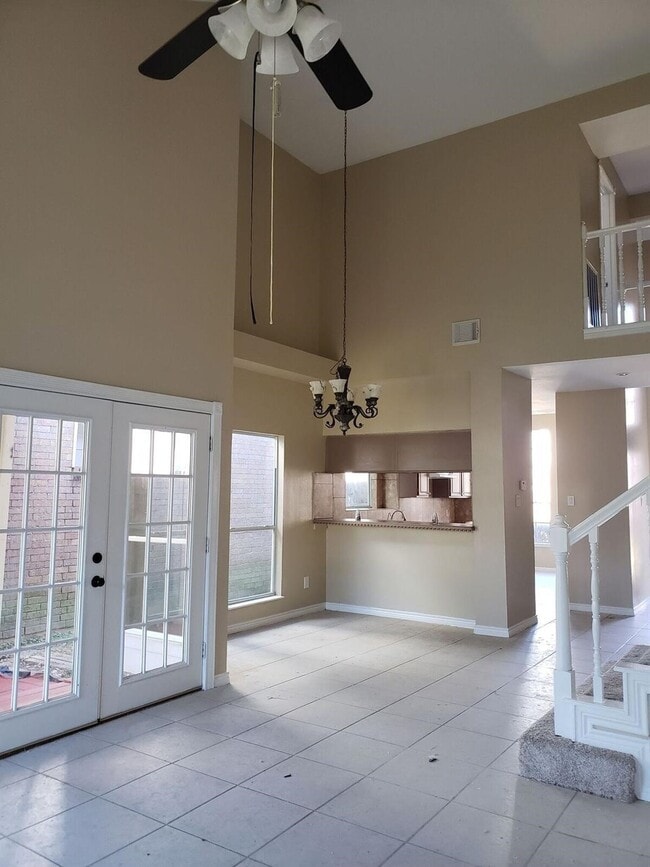 Building Photo - 6649 Queensclub Dr