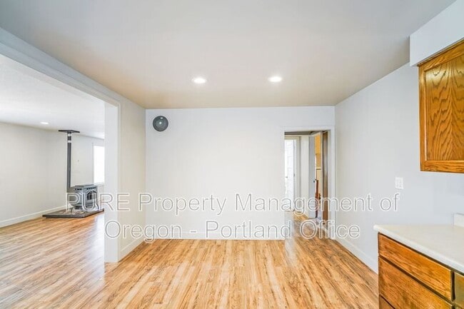 Building Photo - 32125 SE Hinman Ave