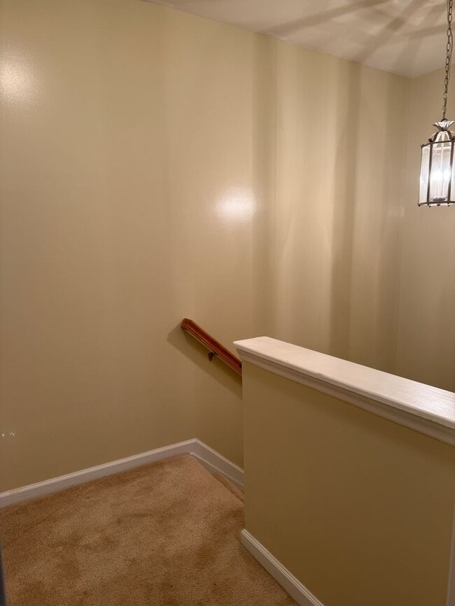 Building Photo - Raleigh Townhome Convenient to I440 & I540...