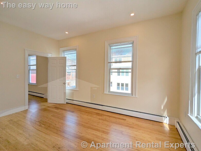 Building Photo - 19 Cameron Ave