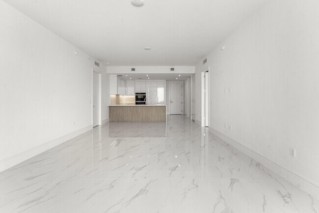 Building Photo - 220 Lake Shore Dr