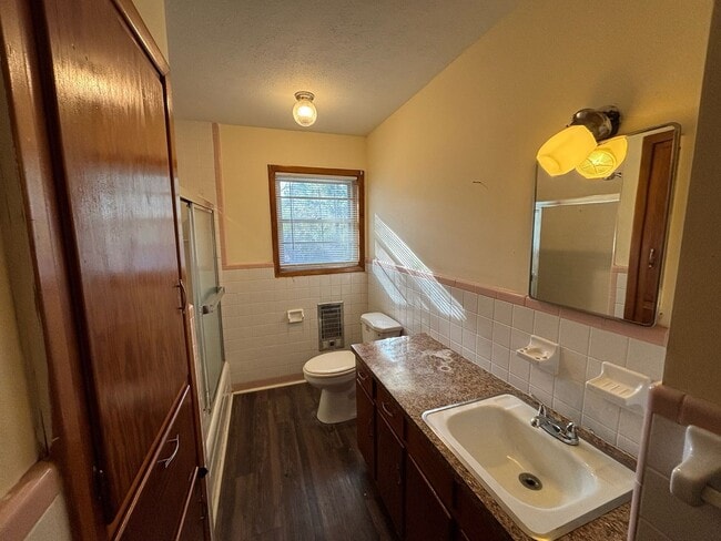 Building Photo - Wonderful Home With Lots Of Charm. Located in Seale Alabama!