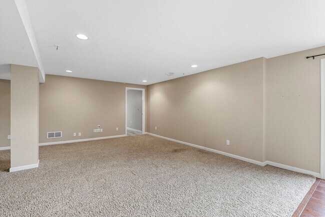 Building Photo - Spacious 3-Bed, 3-Bath Home in Wentzville