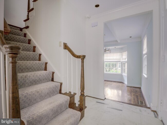 Building Photo - 4354 Westover Pl NW
