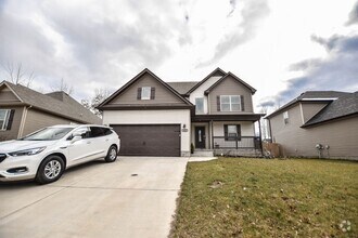 Building Photo - Three Bedroom in Magnolia Place!