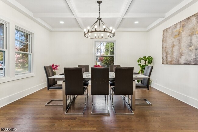 Building Photo - 648 E Broad St